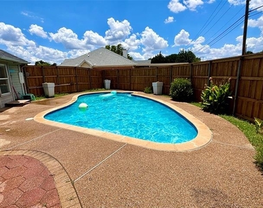 1805 Country Court - Photo Thumbnail 18