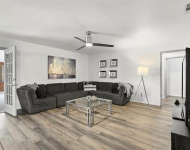 1805 Country Court - Photo Thumbnail 6