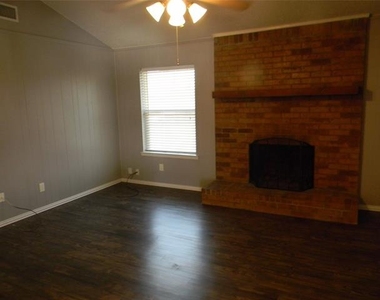 7024 Crosstimbers Lane - Photo Thumbnail 3