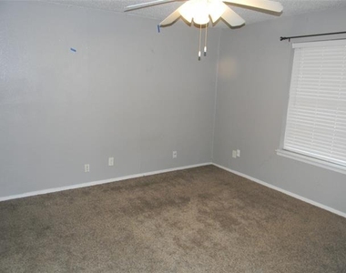 7024 Crosstimbers Lane - Photo Thumbnail 11