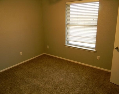 7024 Crosstimbers Lane - Photo Thumbnail 8