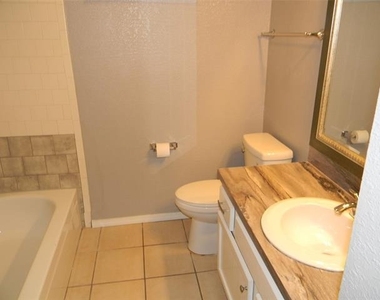 7024 Crosstimbers Lane - Photo Thumbnail 14