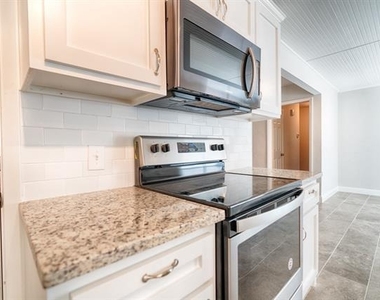 2714 Maple Drive - Photo Thumbnail 4