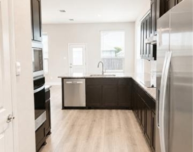 6002 14th Street - Photo Thumbnail 5
