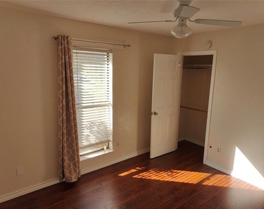 2513 Crown Circle - Photo Thumbnail 18