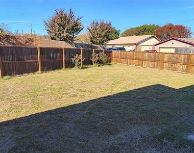 2513 Crown Circle - Photo Thumbnail 22