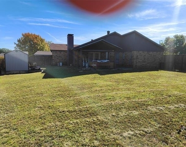 2513 Crown Circle - Photo Thumbnail 23
