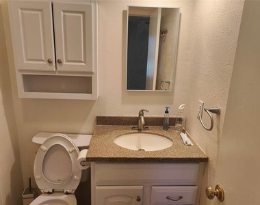 2513 Crown Circle - Photo Thumbnail 16