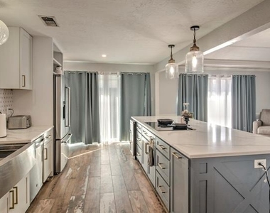 2517 Nantucket Drive - Photo Thumbnail 11
