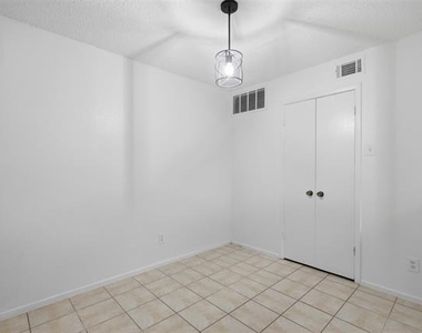 14800 Enterprise Drive - Photo Thumbnail 15