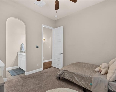 1306 Cypress Creek Way - Photo Thumbnail 16