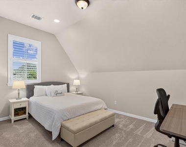 1306 Cypress Creek Way - Photo Thumbnail 11