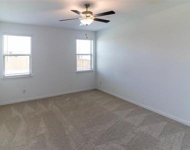 1837 Lake Grove Drive - Photo Thumbnail 16