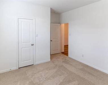 1837 Lake Grove Drive - Photo Thumbnail 3