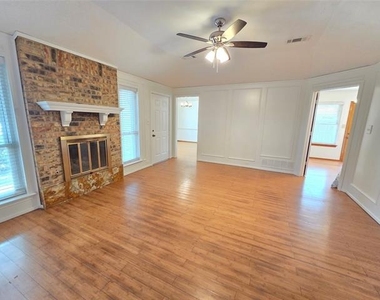 2011 Stradivarius Lane - Photo Thumbnail 5
