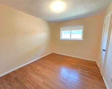 2011 Stradivarius Lane - Photo Thumbnail 12