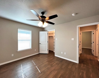 219 Clover Circle - Photo Thumbnail 12