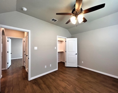 219 Clover Circle - Photo Thumbnail 13