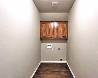 219 Clover Circle - Photo Thumbnail 16