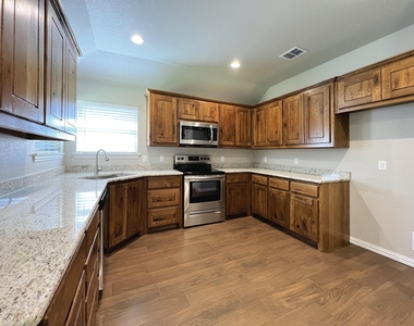 219 Clover Circle - Photo Thumbnail 5