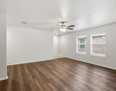 1132 Boxwood Drive - Photo Thumbnail 13