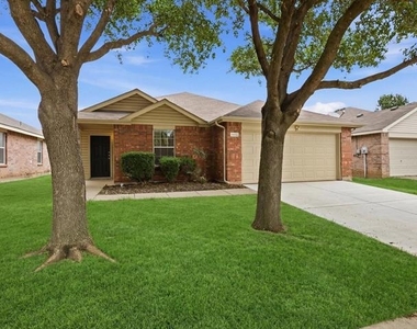 1132 Boxwood Drive - Photo Thumbnail 2