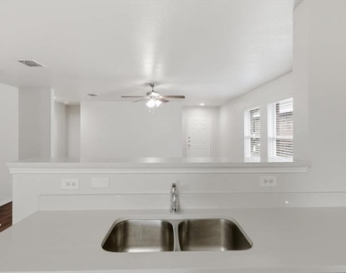 1132 Boxwood Drive - Photo Thumbnail 8