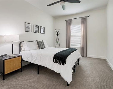1805 Nomas Street - Photo Thumbnail 18