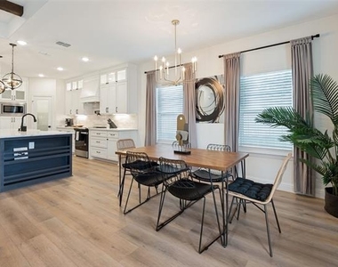 1805 Nomas Street - Photo Thumbnail 9