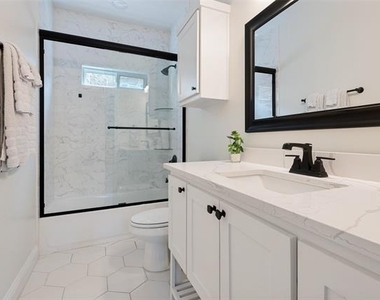 1805 Nomas Street - Photo Thumbnail 22