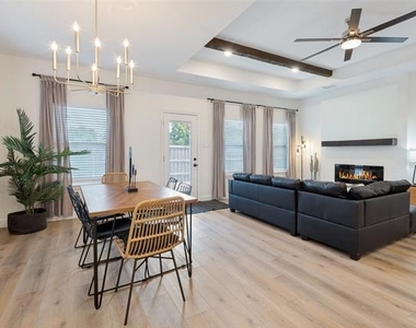 1805 Nomas Street - Photo Thumbnail 7