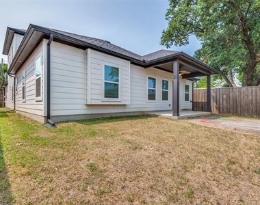 1805 Nomas Street - Photo Thumbnail 24