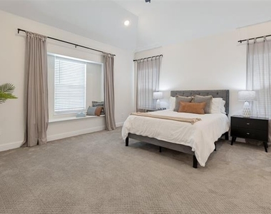1805 Nomas Street - Photo Thumbnail 14