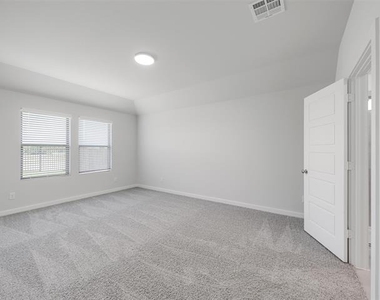 1136 Del Rio Drive - Photo Thumbnail 13