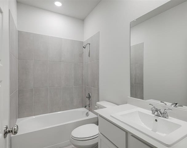 1136 Del Rio Drive - Photo Thumbnail 21