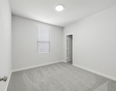 1136 Del Rio Drive - Photo Thumbnail 19