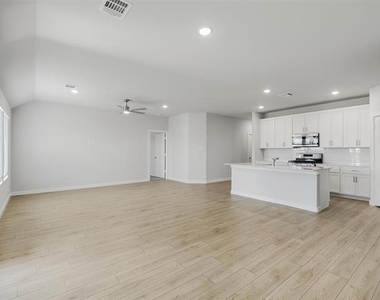 1136 Del Rio Drive - Photo Thumbnail 8