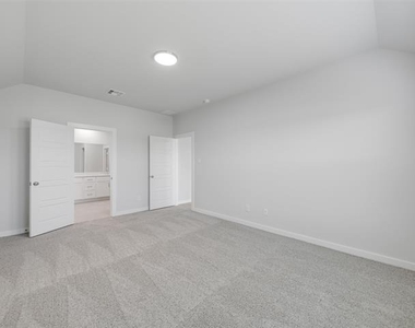 1136 Del Rio Drive - Photo Thumbnail 14
