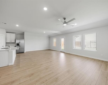 1136 Del Rio Drive - Photo Thumbnail 12