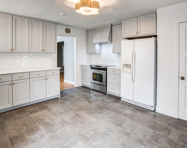 3233 Colgate Avenue - Photo Thumbnail 4