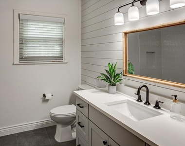 3233 Colgate Avenue - Photo Thumbnail 10