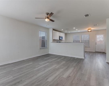 312 Stanford - Photo Thumbnail 5
