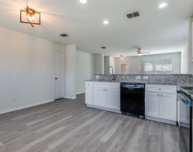312 Stanford - Photo Thumbnail 10
