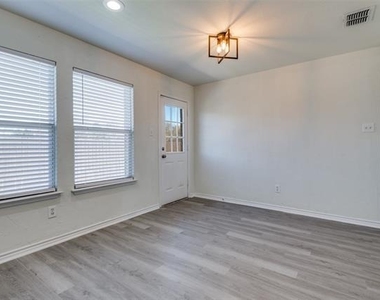 312 Stanford - Photo Thumbnail 11
