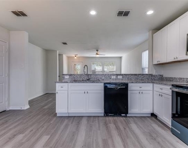 312 Stanford - Photo Thumbnail 12
