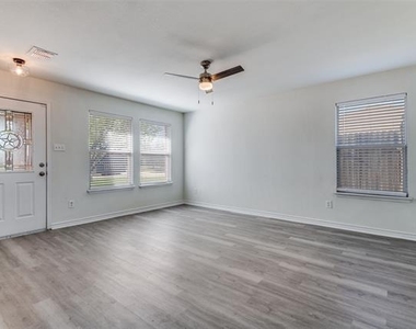 312 Stanford - Photo Thumbnail 4
