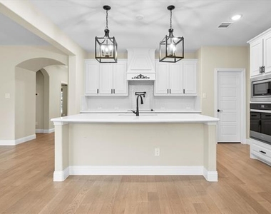 4434 Verbena Street - Photo Thumbnail 15