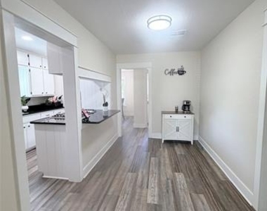 1512 Lexington Street - Photo Thumbnail 8