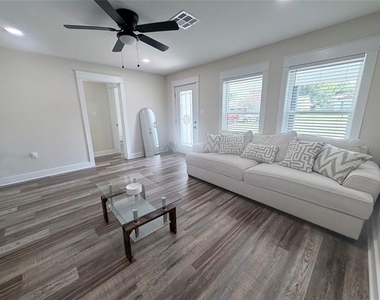 1512 Lexington Street - Photo Thumbnail 2
