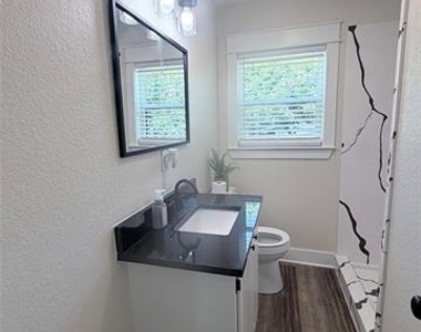 1512 Lexington Street - Photo Thumbnail 12